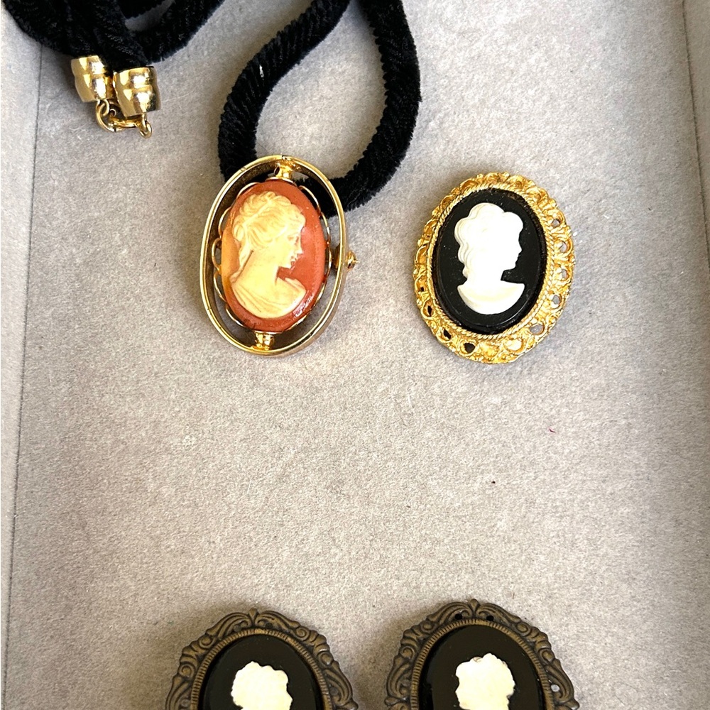 Elegant Cameo Jewelry Set with Gold and Black Accents